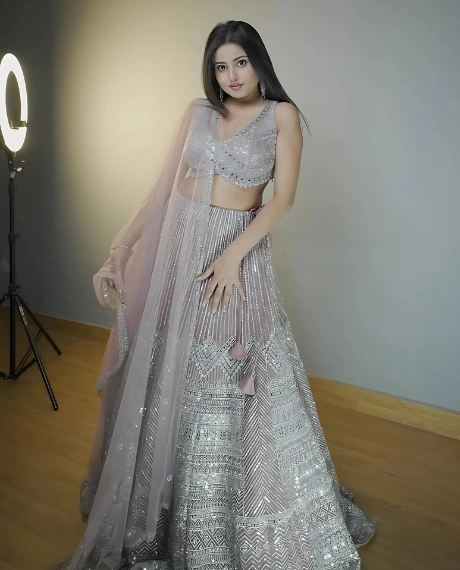 Nishu Tiwari age